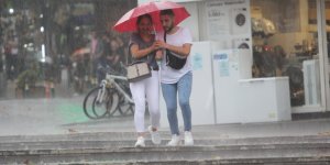 Hava sıcaklığı düşüyor, sağanak yağmura dikkat!