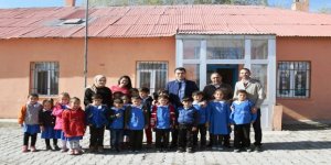 Kaymakam Hamza İnam, köy okullarında incelemelerde bulundu