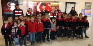 Jandarma’dan köy çocuklarına ziyaret