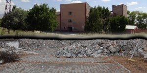 Kars’ta metruk binalar yıkılıyor