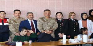 Jandarmadan engelli çocuklara anlamlı ziyaret