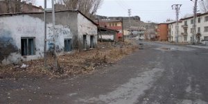 Şehrin Göbeğinde Metruk Cadde, Heyelanlı Sokak