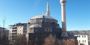 Artık camilerde tabure ve sandalye üzerinde namaz kılınamayacak
