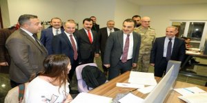 Vali Türker Öksüz, KAÜ kütüphanesini inceledi