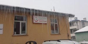 Kars’ta buz sarkıtlarına dikkat!