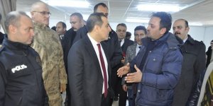 Vali Öksüz, bu kez Aydınlıkevler'de dert dinledi