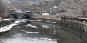 Kars Çayı’nın buzları erken çözüldü