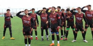 Asker selamı ile maça başladılar