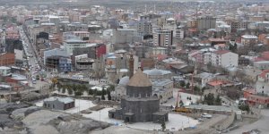 Kars’ta kiracı esnaflar, dükkan sahiplerini vicdanlı olmaya çağırıyor!