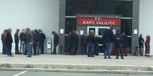 Kars Valiliği önünde panik!