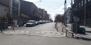 Karslılar marketten ekmek, sokaktan virüs almıyor