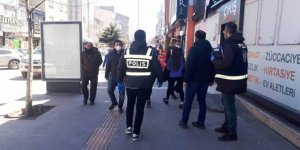 Kars Polisi 'sosyal mesafe' uyarılarına devam ediyor