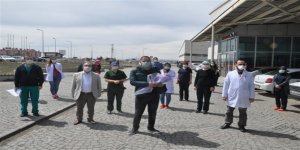 Kars’ta virüsü yenen hasta alkışlar arasında taburcu edildi