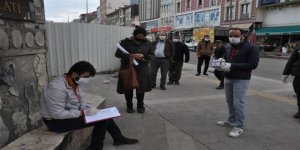 Kars’ta ücretsiz maske dağıtımı devam ediyor