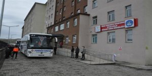 İrlanda’dan Kars’a gelen 115 kişi ailelerine kavuşmak için yola çıktı