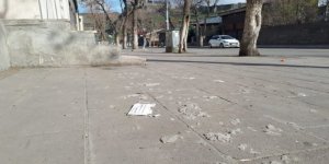 Maske ve eldivenleri sokağa atmayın