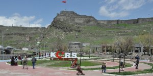 Kars’ta minikler parklara akın etti