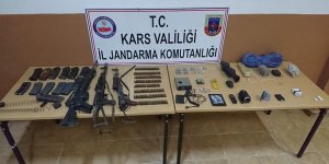 Öldürülen 3 teröriste ait silah ve mühimmatlar ele geçirildi