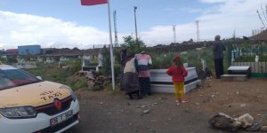  Iğdır’daki şehit oğlunun mezarını Kaymakam sayesinde ziyaret etti