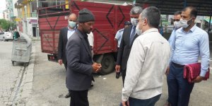 Kaymakam Çınar,  Cuma namazı çıkışı vatandaşlarla buluştu