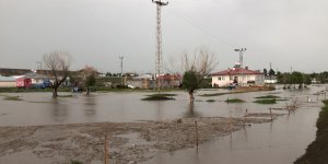 Kars’ta sağanak sonrası ev ve araziler sular altında kaldı