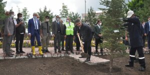 Bakan Pakdemirli Kars’ta fidan dikti