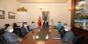 Vali Türker Öksüz, muhtarların sorunlarını dinledi