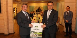 Vali Öksüz’den veda yemeği
