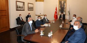 Vali Öksüz muhtarlarla bir araya geldi