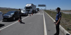 Kars polisi koronavirüs denetimlerini sürdürüyor