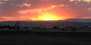 Kars’ta gökyüzü kızıla büründü