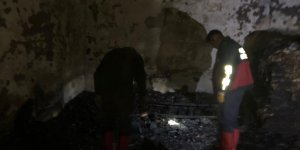 Kars’ta çıkan yangında bir ev tamamen yandı