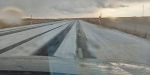 Kars’ta dolu yağışı beyaza bürüdü