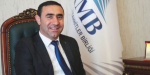 Hayırsever iş adamı Faruk Mamik'ten kız çocuklarına bilgisayar desteği
