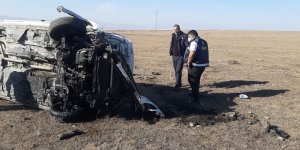 Kars’ta otomobil şarampole uçtu: 2 yaralı