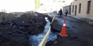  Kars’ta içme suyu şebekesi patladı