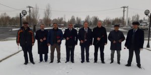  Azerbaycan’dan getirilen toprak Kars'ta Soltan Bey Paşabayoğlu’nun mezarına döküldü