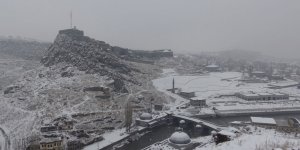 Kars eksi 10’u gördü!