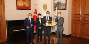 Kars Valisi ve Belediye Başkanı Türker Öksüz, İl İnsan Hakları Üyeleri’ni makamında kabul etti
