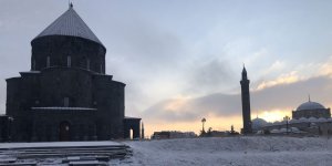 Kars’ta beyaza bürünen sokaklarda Covid-19 sessizliği