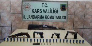 Jandarma Akyaka’da ruhsatsız silahlar yakaladı