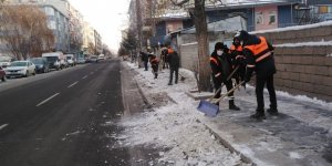Kars Belediyesi’nin temizlik ve kar mesaisi devam ediyor