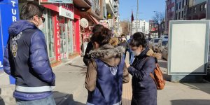 Kars’ta, denetim ekipleri Covid-19’a karşı uyarıyor, denetliyor