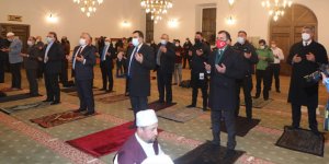 Eller, aziz şehitlerimiz için semaya açıldı
