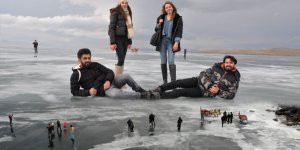 Çıldır Gölü’nde buzlarla vals