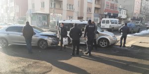 Kars’ın en işlek caddesinde kaza