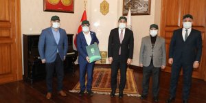 Vali Türker Öksüz, Yeşilay Kars Şubesi heyetini kabul etti