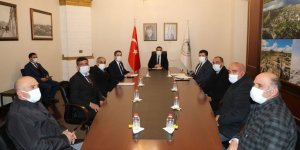 Vali Öksüz, köy muhtarlarının sorunlarını dinledi