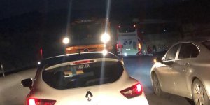 Hayvan yüklü kamyon devrildi, kara yolu trafiğe kapandı!