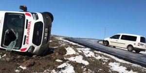 Kars’ta hasta almaya giden ambulans takla attı